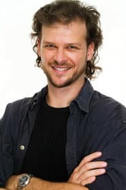 Carlos Thiré as Nicholas (Treinador)