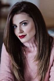 Ezgi Eyüboğlu as Nihal