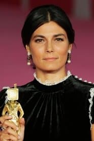 Valeria Solarino as Linda