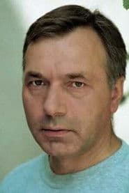 Leon Charewicz as Gil, krasnal Kilkujadka