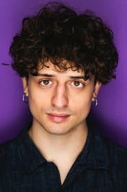 Riccardo Suarez as Giulio