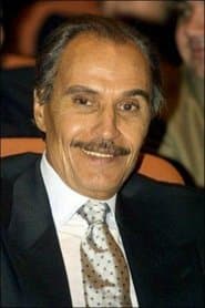 Ezzat Al Alaily as Sayed / Mahmoud