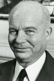 Yves Brainville as The Commander (segment "L'Orgueil") (uncredited)