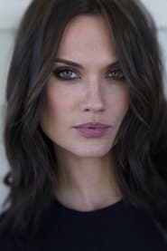 Laura James as Piper