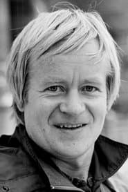 Anders Ahlbom Rosendahl as Arne