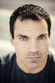 Daniel Girondeaud as Le serveur du café bagarre