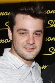 Dimitris Liakopoulos as Petros Kontoleon