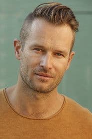 Johann Urb as Joe