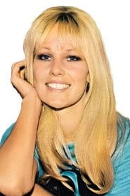 Gela Geisler as Alemana rubia