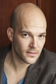 Felix Goeser as Stefan