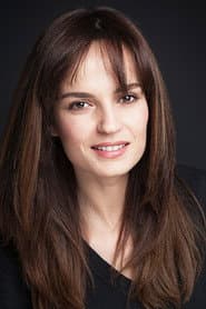 Selin Demiratar as Dedektif Jennifer