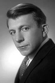 Georgiy Shtil as Fireman