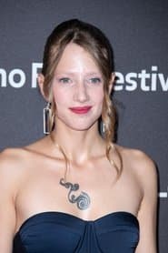 Yle Vianello as Nica (as Yile Yara Vianello)