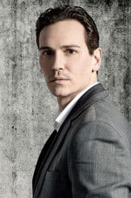 Christopher Schärf as Erik