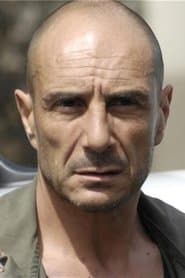 Patrick Médioni as Bernard Parrot