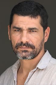 Rômulo Braga as Januário