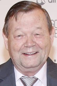 Ernst-Georg Schwill as Bär