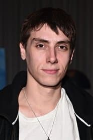 Alexander Arnold as Lee