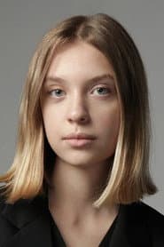 Afina Lukidi as Anya Bykova