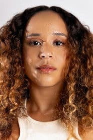 Mari Oliveira as Mariana