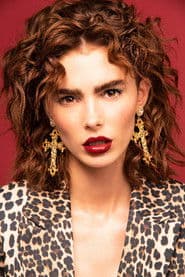 Courtney Nelson as Shocked Beachgoer