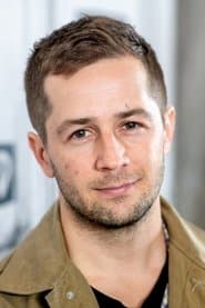Michael Angarano as Jason Sherwood