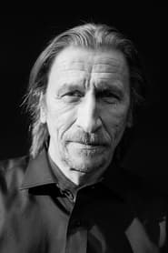 Ilkka Koivula as Albert Hilton