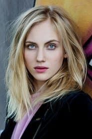 Elisa Schlott as Caro