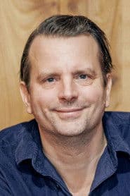 Måns Nathanaelson as Oskar Bergman