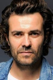 Albano Jerónimo as Jorge