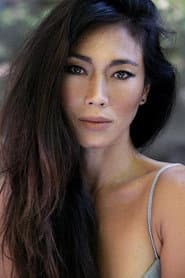 Danni Suzuki as Zóe