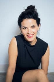 Maxine Kazis as Sanna Wagner