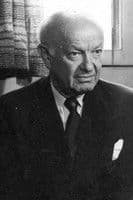 Tenen Holtz as Starkhov