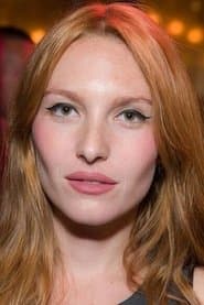 Joséphine de la Baume as Mellie