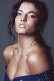 Jade Chynoweth as Sophia Peach