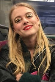 Eva Niewdanski as Lisa adolescente