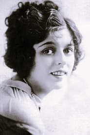 Clarine Seymour as Bettina Hopkins