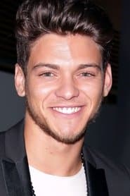 Rayane Bensetti as Ravi