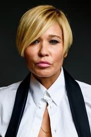 Carla Hidalgo as Lucía