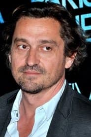 Louis-Do de Lencquesaing as Stéphane