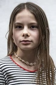 Viola Martinsen as Julie