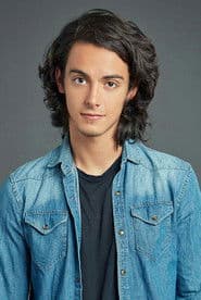 Xabiani Ponce de León as Carlos