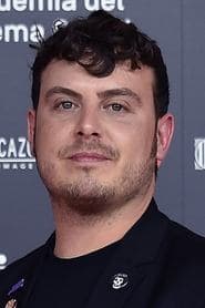 Artur Busquets as Pau