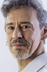 Emílio de Mello as Hermes