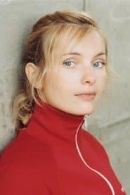 Nadja Uhl as Yvonne