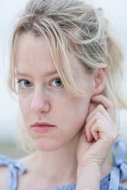 Julia Zange as Elena