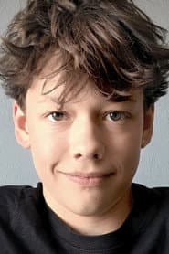 Wanja Valentin Kube as Max