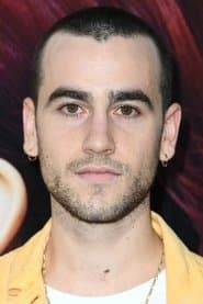 Àlex Monner as Léo/Gabriel