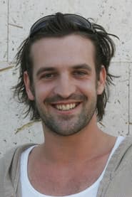 Krisztián Kolovratnik as Gordon Zsigmond