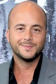 Jon Karthaus as Moes Brinksma